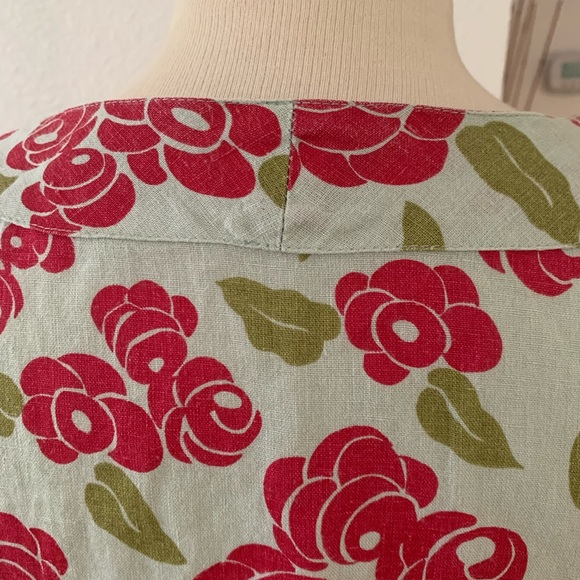 Linen dress with cherry colored flower print; swingy; v-neck; short sleeves - Picture 11 of 15